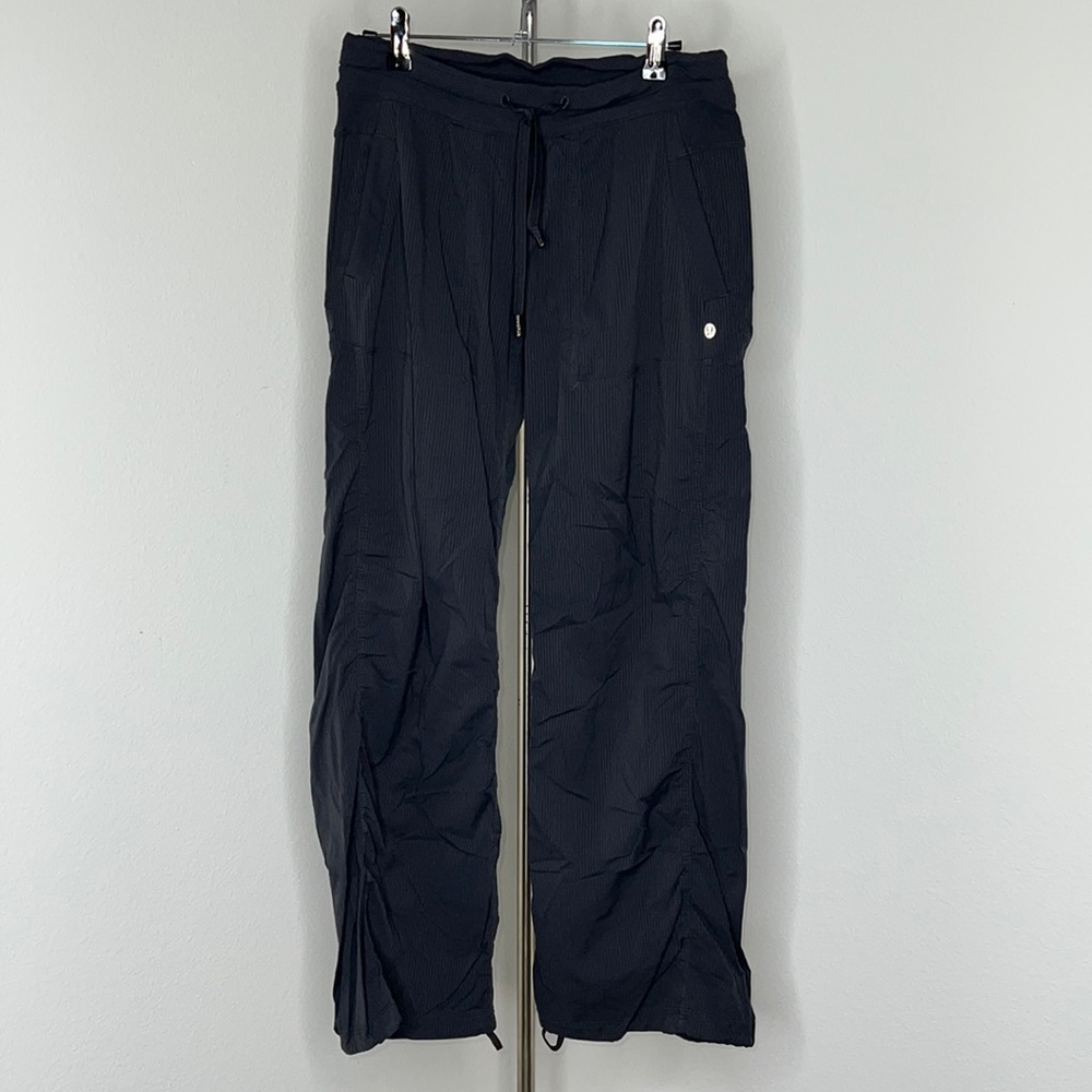 🔹 Lululemon Tech Pants